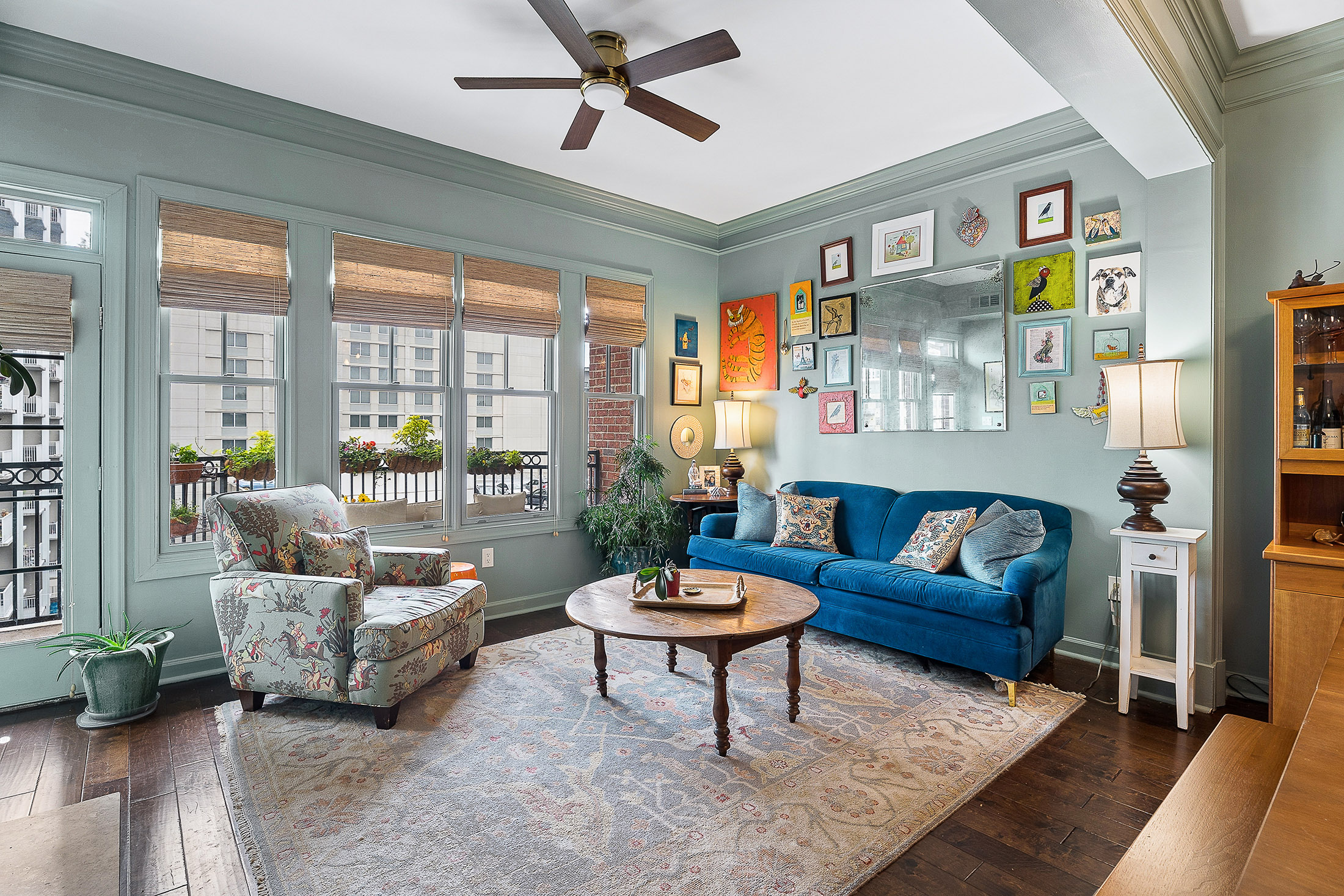  Beautifully Renovated Top-Floor Condo Overlooking Midtown - 物件實景