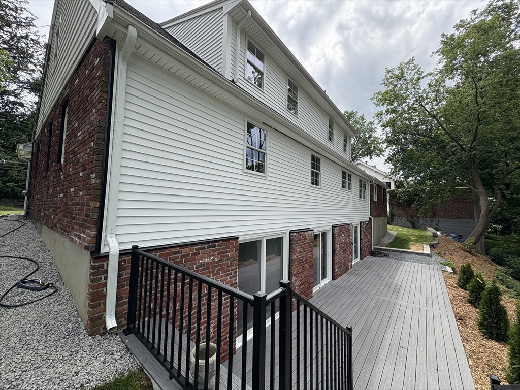 Lowell, Massachusetts, 01852, United States, 4 Bedrooms Bedrooms, ,3 BathroomsBathrooms,Residential,For Sale,1885634