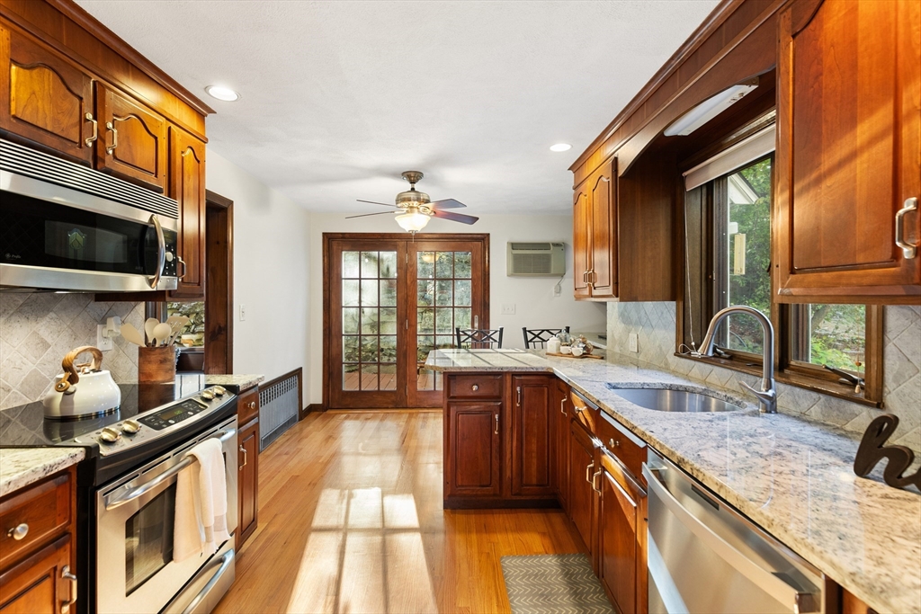 Malden, Massachusetts, 02148, United States, 3 Bedrooms Bedrooms, ,2 BathroomsBathrooms,Residential,For Sale,1942894