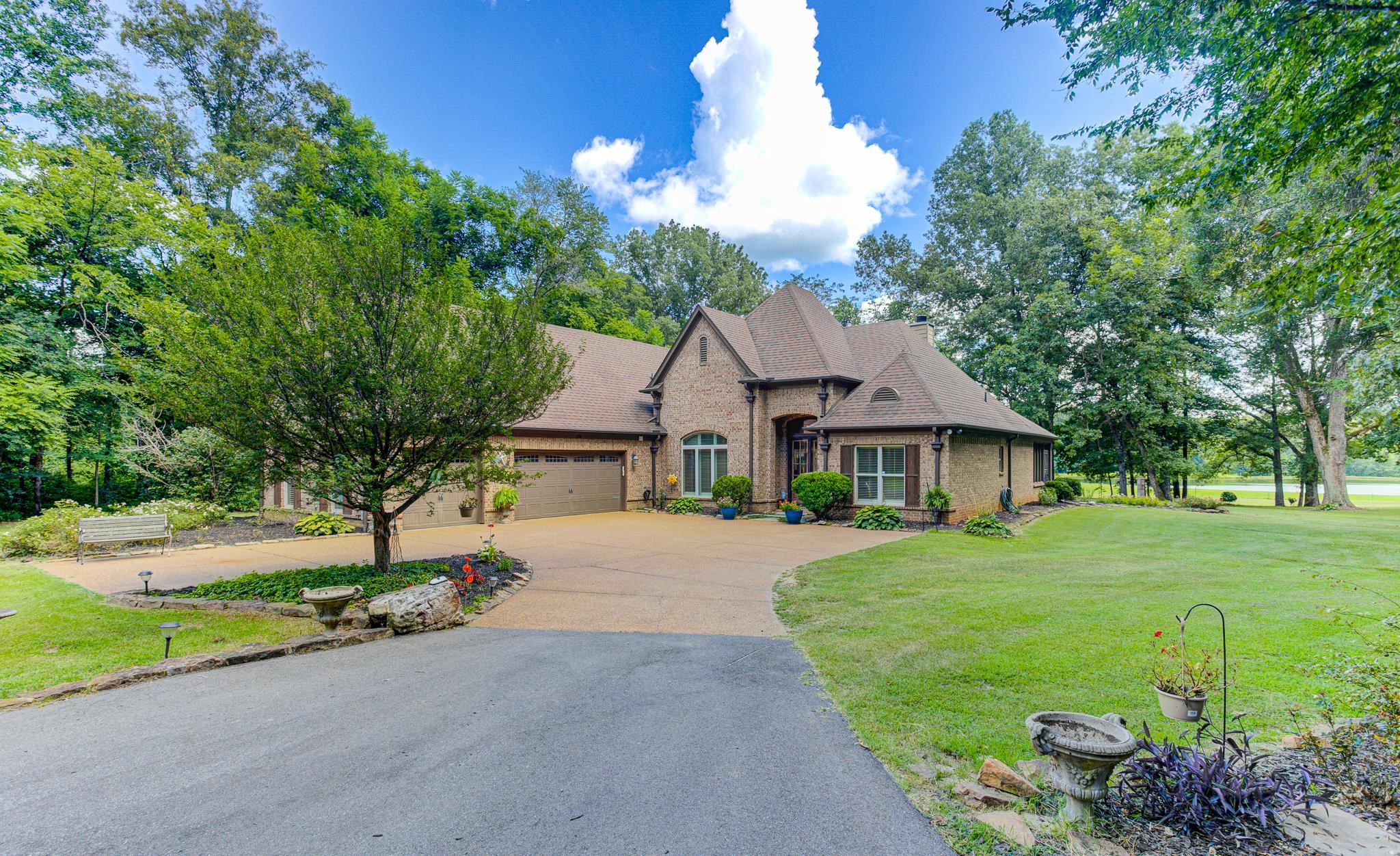 Rossville, Tennessee, 38066, United States, 4 Bedrooms Bedrooms, ,3 BathroomsBathrooms,Residential,For Sale,1901873