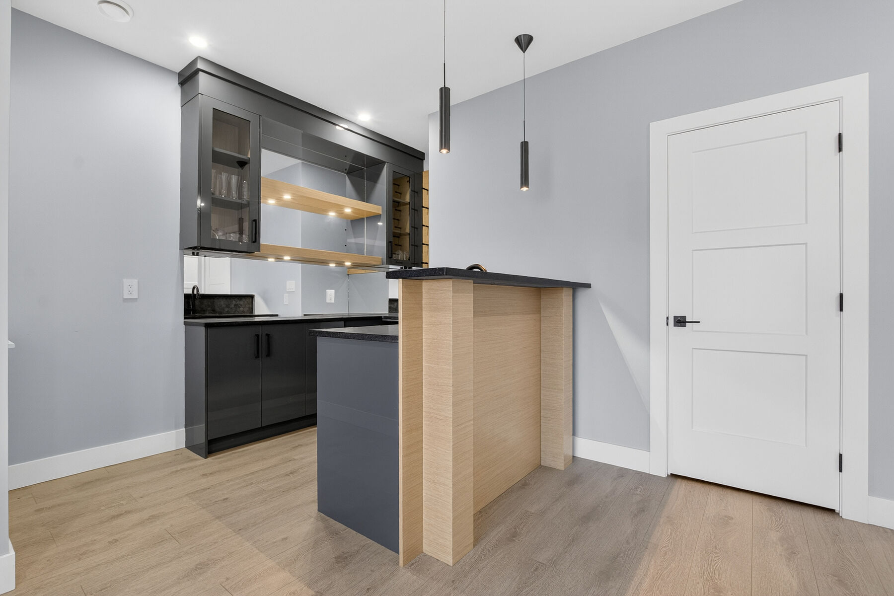  Spacious & Bright - 物件實景