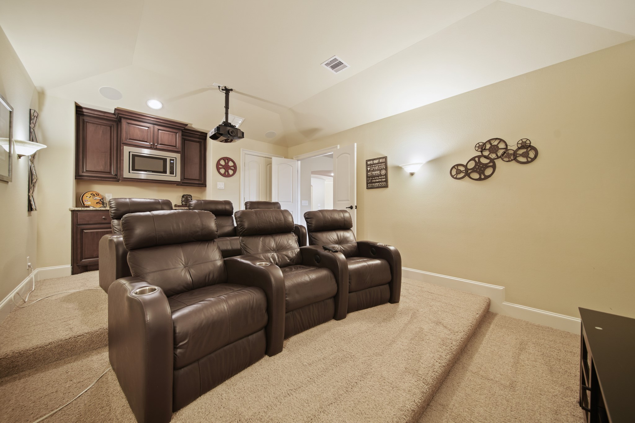 Friendswood, Texas, 77546, United States, 5 Bedrooms Bedrooms, ,6 BathroomsBathrooms,Residential,For Sale,1989691