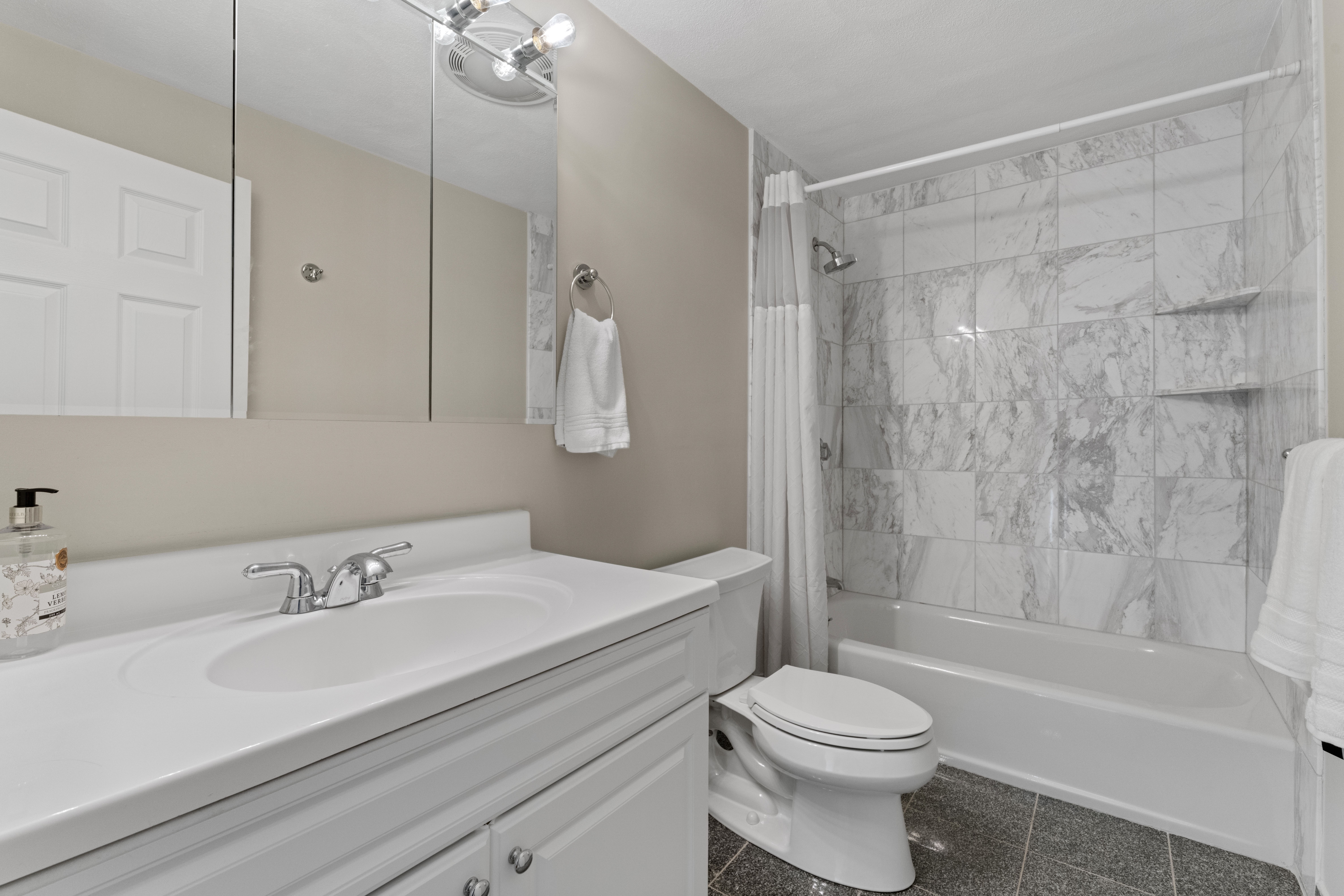  174 Adams, Newton, MA, 02458 - 物件實景