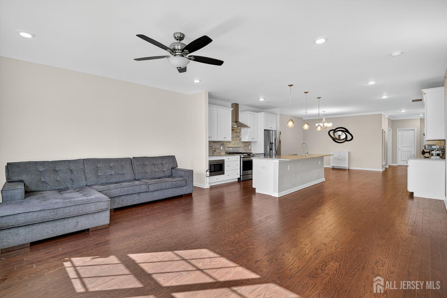 Sayreville, New Jersey, 08859, United States, 2 Bedrooms Bedrooms, ,3 BathroomsBathrooms,Residential,For Sale,1989684