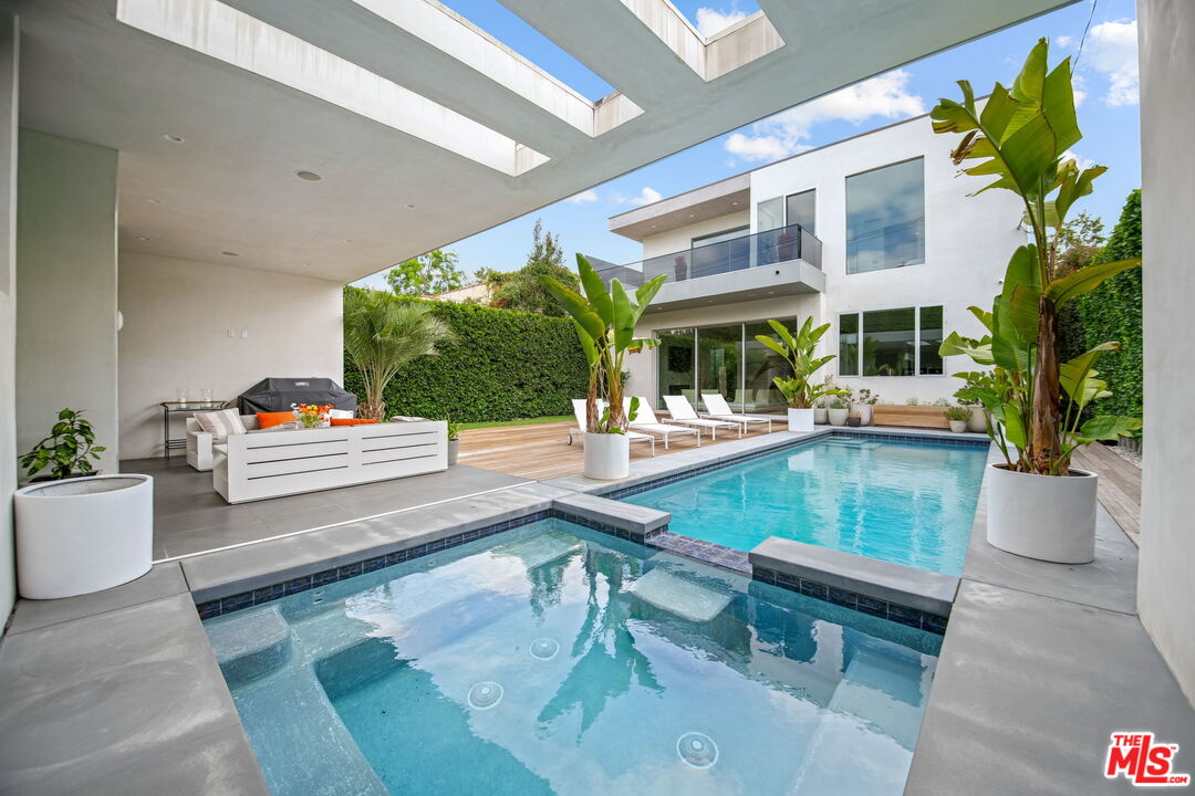 Los Angeles, California, 90046, United States, 5 Bedrooms Bedrooms, ,2 BathroomsBathrooms,Residential,For Sale,1829471