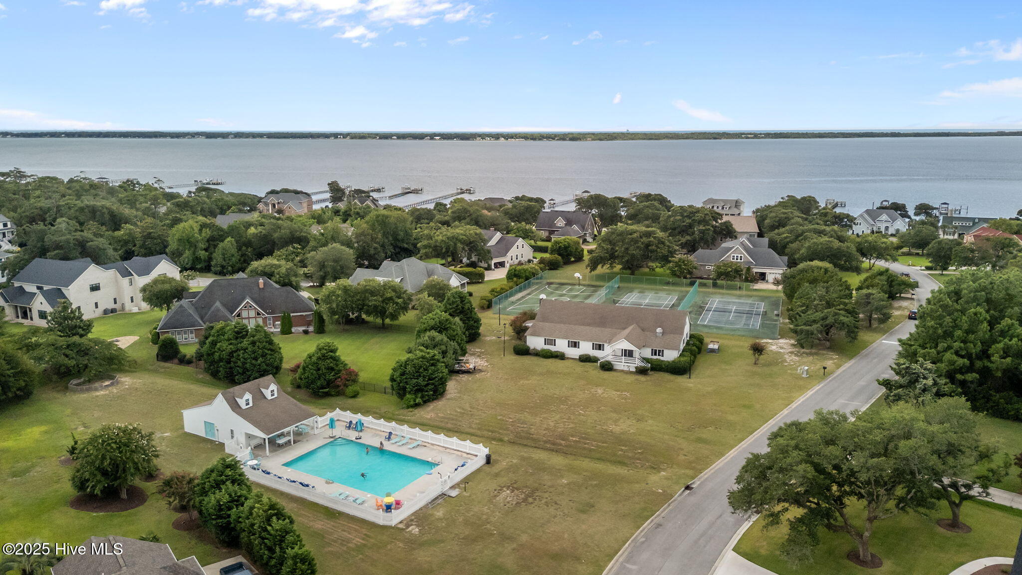 Morehead City, North Carolina, 28557, United States, 5 Bedrooms Bedrooms, ,4 BathroomsBathrooms,Residential,For Sale,1901415
