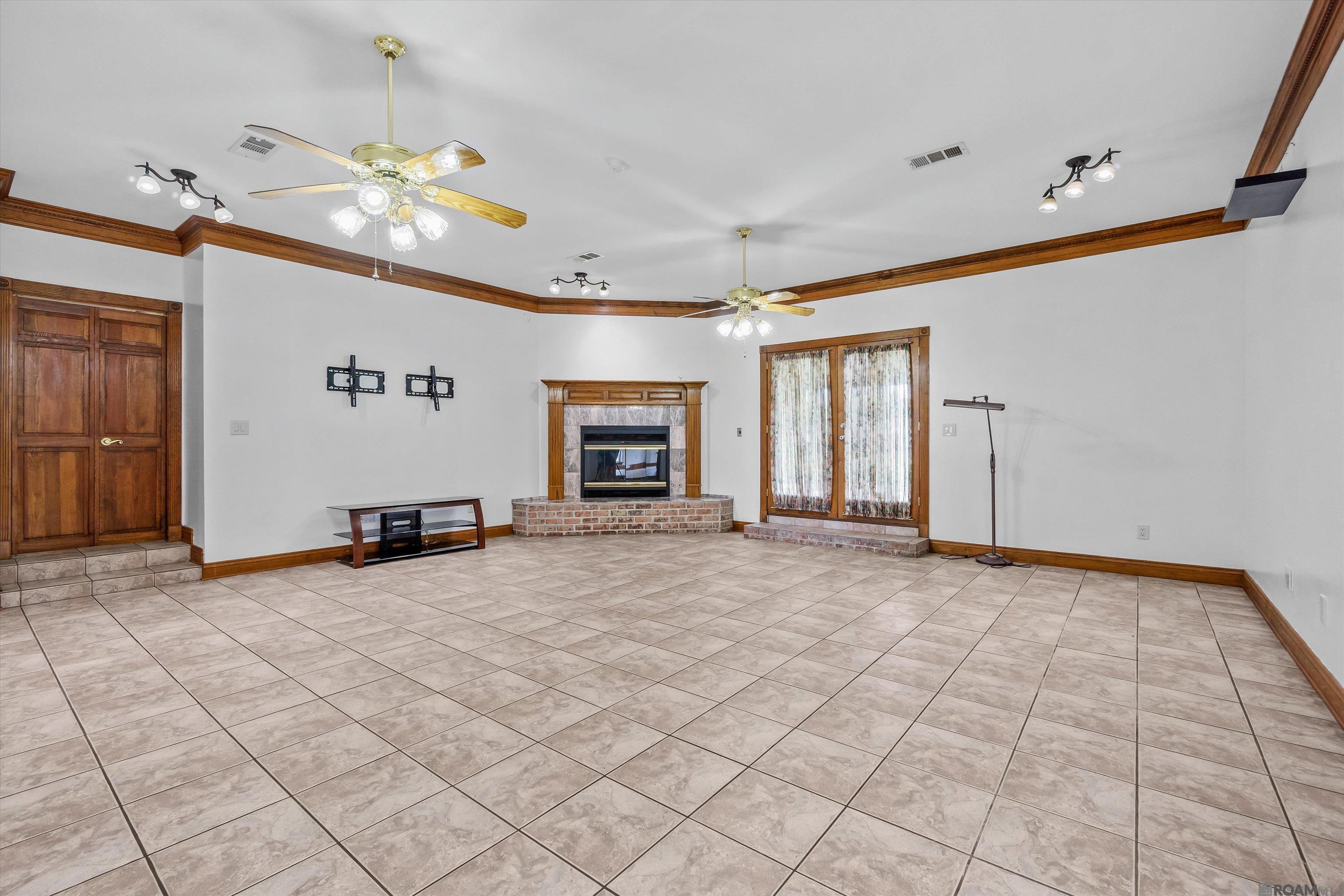 Gonzales, Louisiana, 70737, United States, 4 Bedrooms Bedrooms, ,3 BathroomsBathrooms,Residential,For Sale,1920960