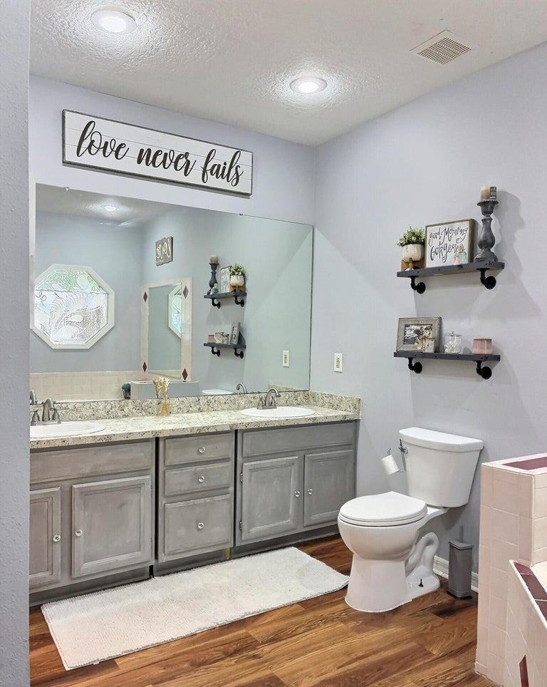 Hawthorne, Florida, 32640, United States, 5 Bedrooms Bedrooms, ,2 BathroomsBathrooms,Residential,For Sale,1903674