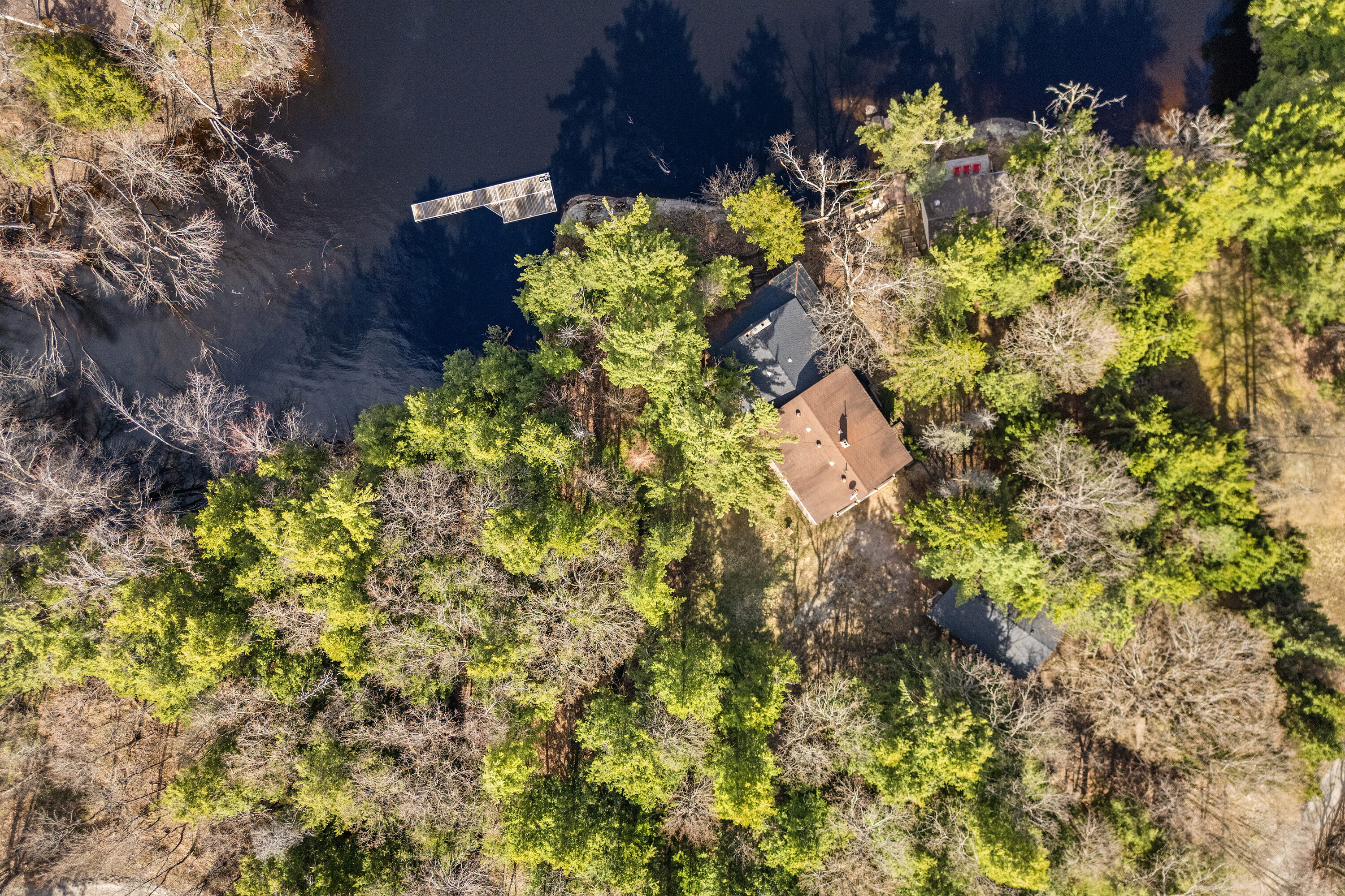  Gibson Lake Family Compound - 物件實景
