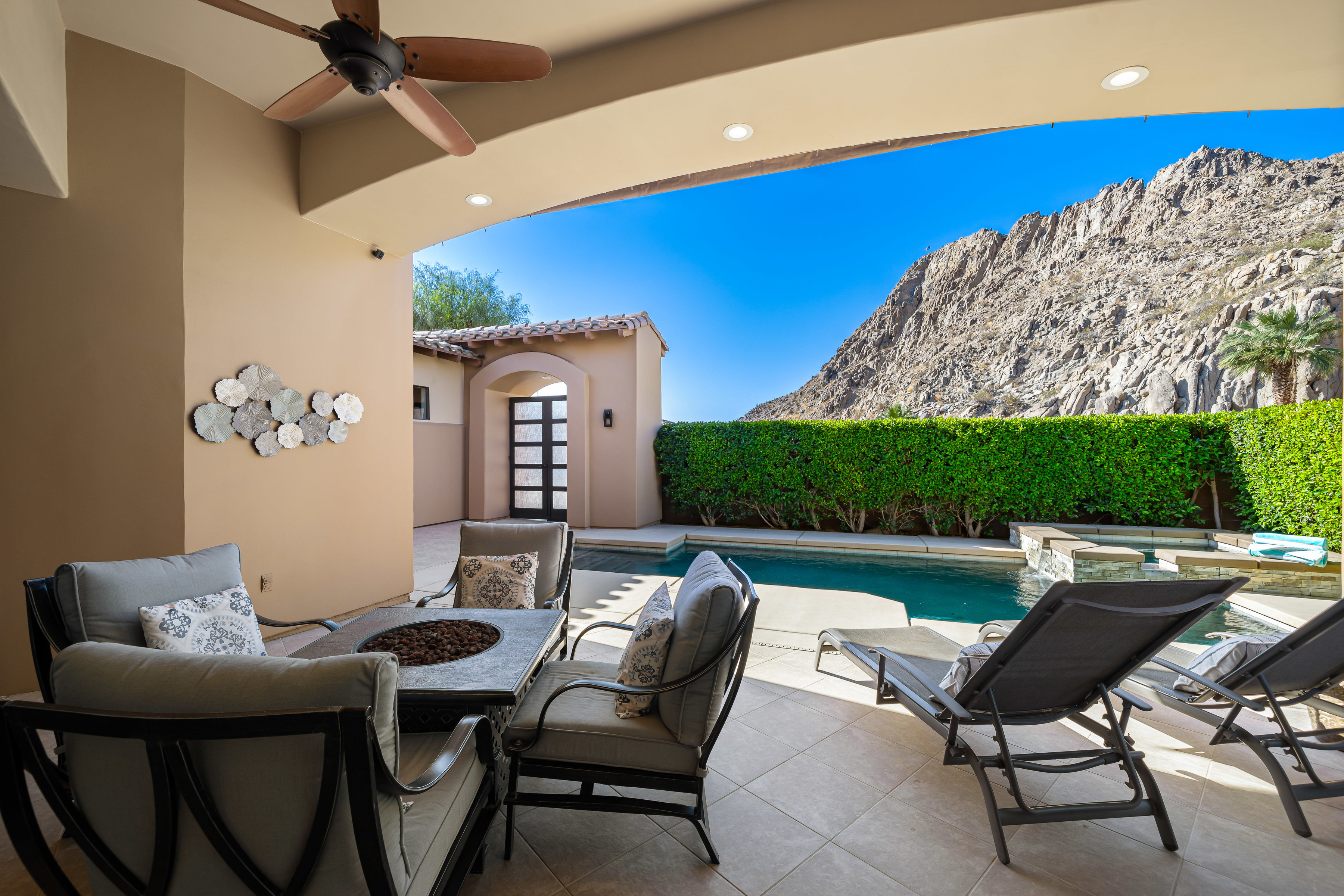  South Facing Gated La Quinta Pool Home - 物件實景