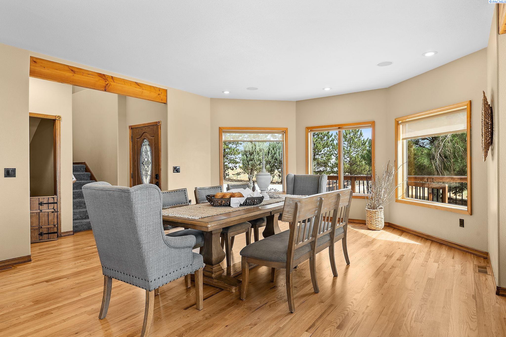 West Richland, Washington, 99353, United States, 5 Bedrooms Bedrooms, ,3 BathroomsBathrooms,Residential,For Sale,1906859