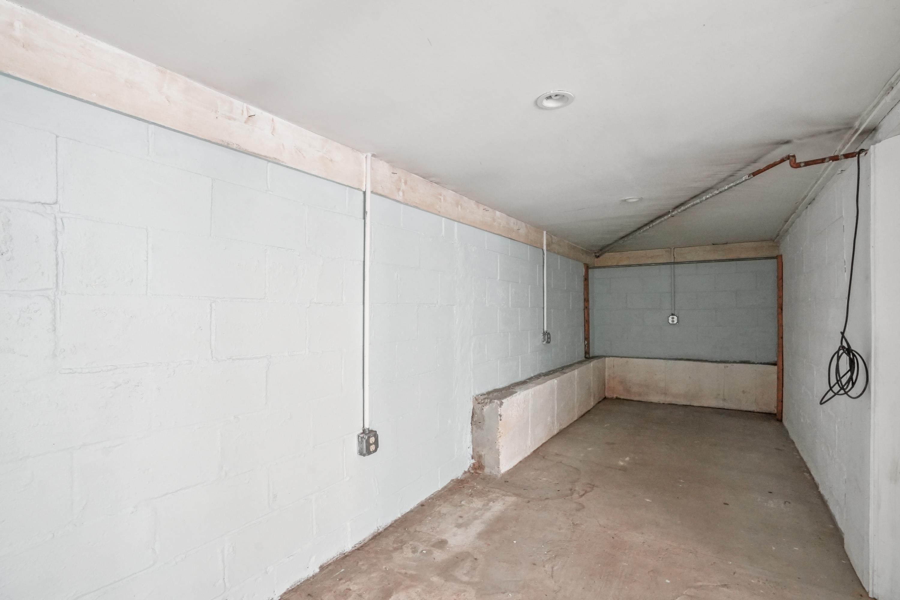 Kingston, New Hampshire, 03848, United States, 3 Bedrooms Bedrooms, ,2 BathroomsBathrooms,Residential,For Sale,1975396