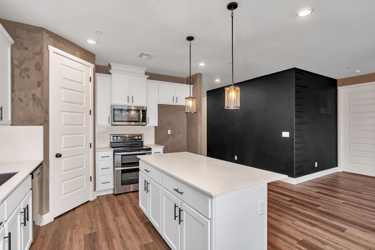 Los Banos, California, 93635, United States, 4 Bedrooms Bedrooms, ,2 BathroomsBathrooms,Residential,For Sale,2005631