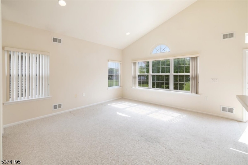 Franklin Twp., New Jersey, 08873, United States, 3 Bedrooms Bedrooms, ,2 BathroomsBathrooms,Residential,For Sale,1908431