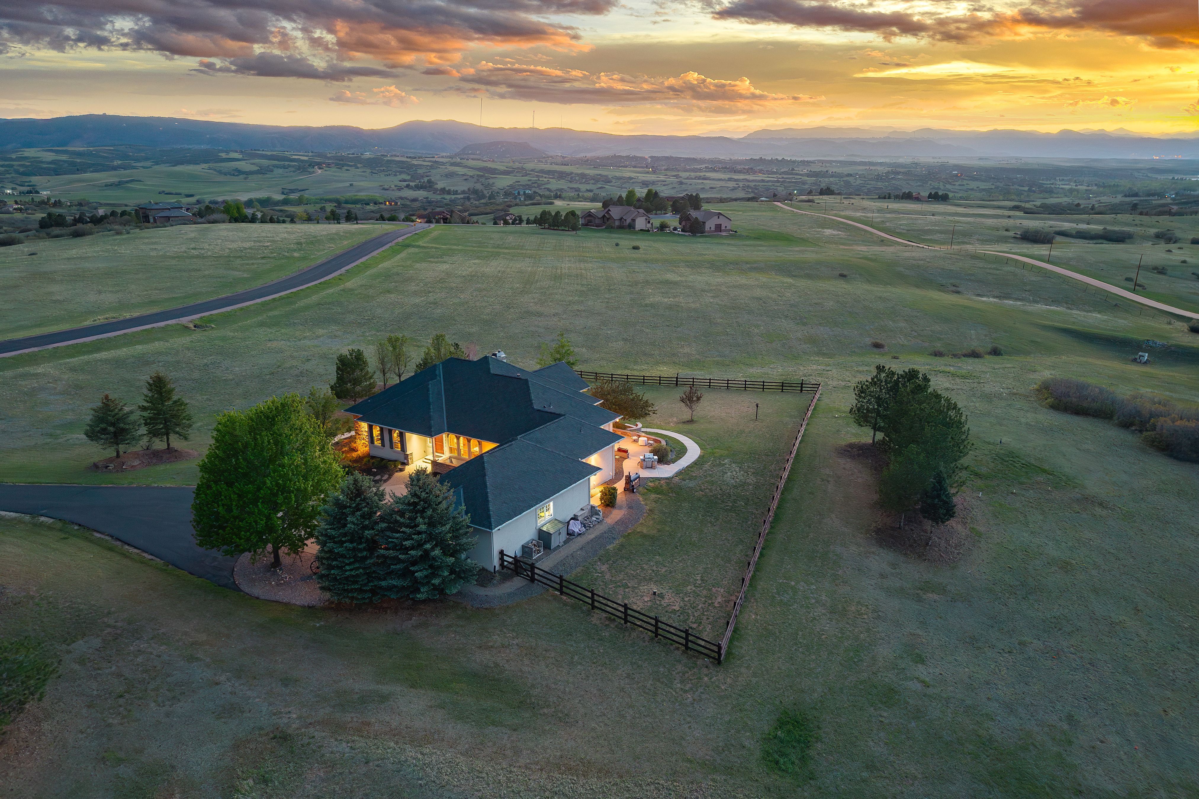  Set on five scenic acres with sweeping Front Range views - 物件實景