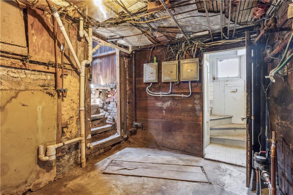 Providence, Rhode Island, 02905, United States, 6 Bedrooms Bedrooms, ,3 BathroomsBathrooms,Residential,For Sale,1928743