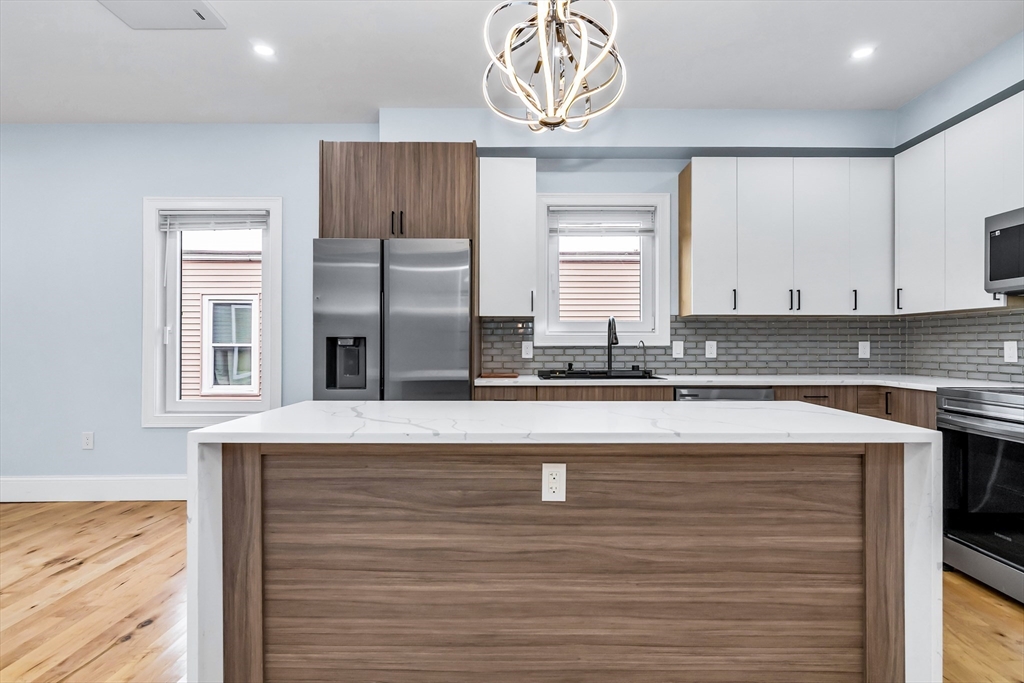 Chelsea, Massachusetts, 02150, United States, 3 Bedrooms Bedrooms, ,2 BathroomsBathrooms,Residential,For Sale,1987382