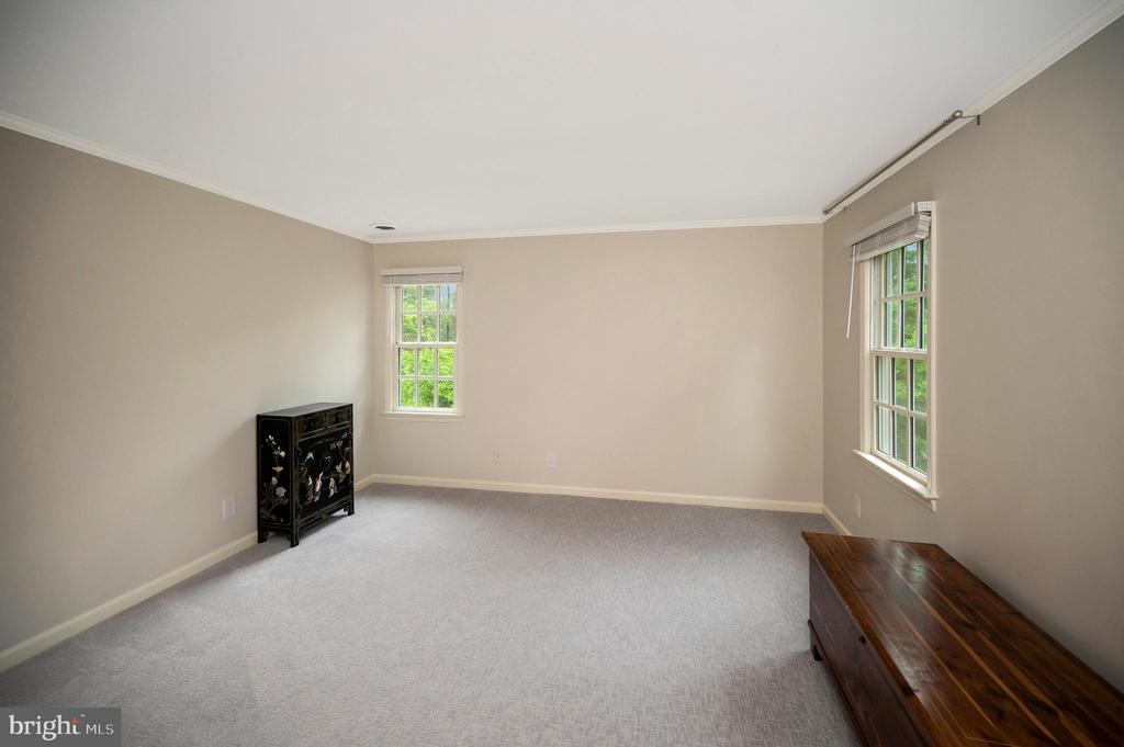 Fredericksburg, Virginia, 22405, United States, 5 Bedrooms Bedrooms, ,5 BathroomsBathrooms,Residential,For Sale,1825163