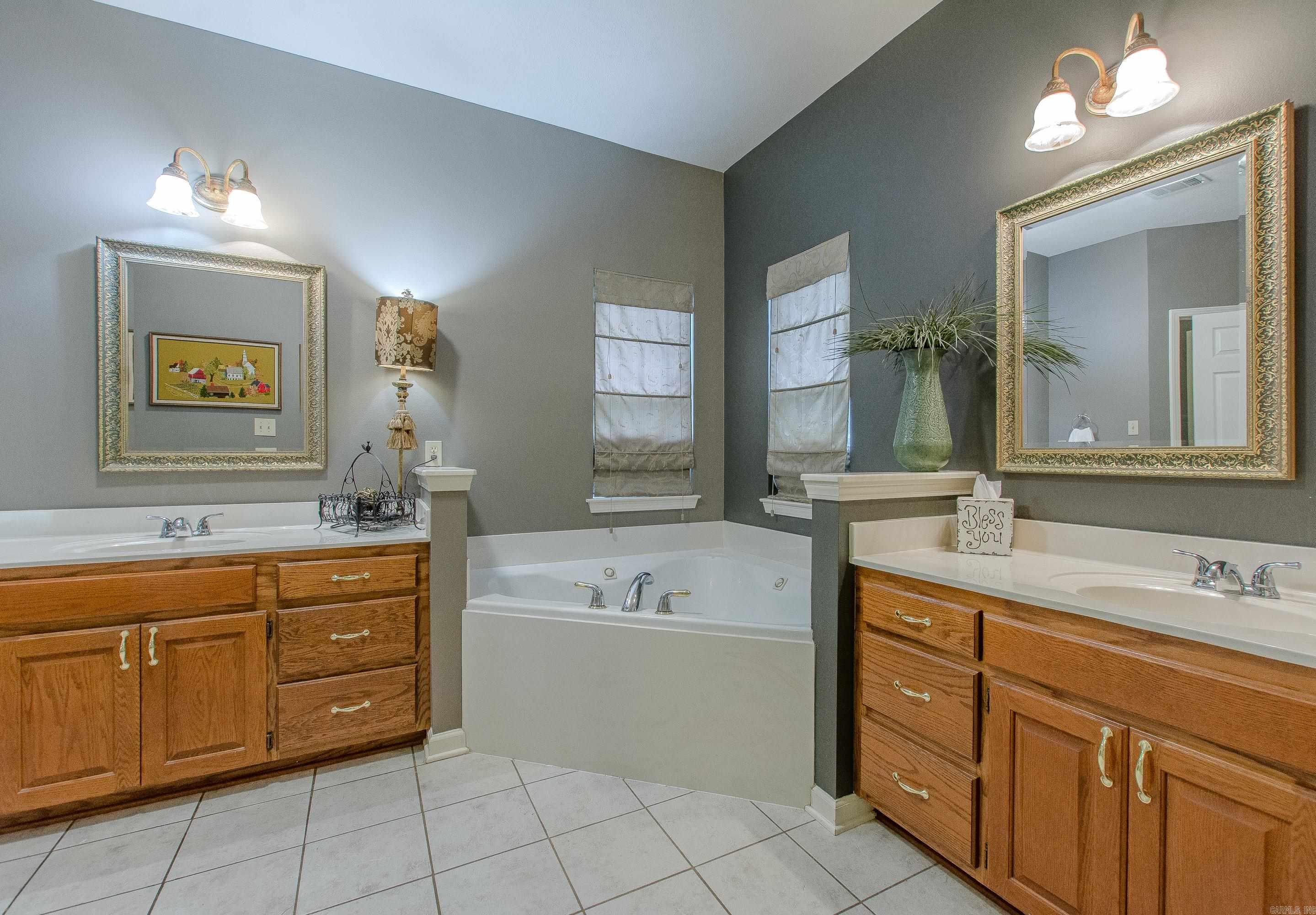 Benton, Arkansas, 72019, United States, 4 Bedrooms Bedrooms, ,4 BathroomsBathrooms,Residential,For Sale,1932840