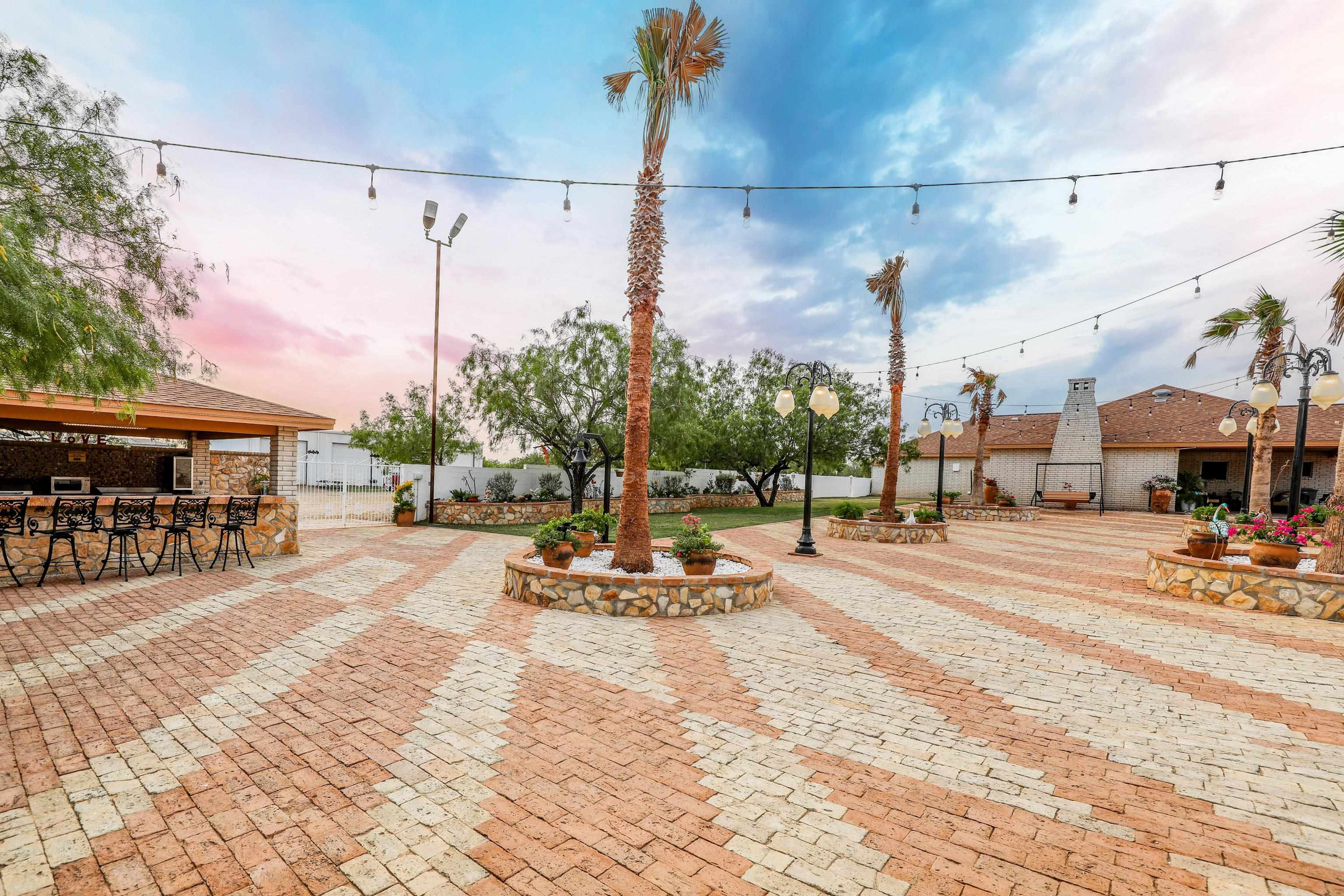 LAREDO, Texas, 78046, United States, 3 Bedrooms Bedrooms, ,4 BathroomsBathrooms,Residential,For Sale,1848774