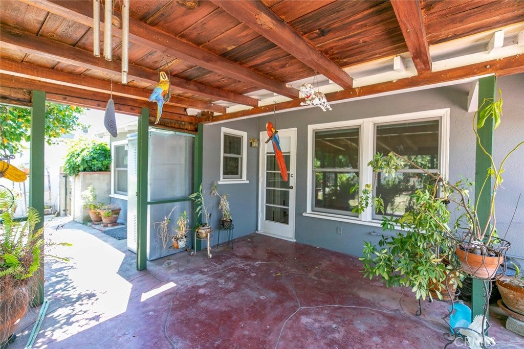 Van Nuys, California, 91405, United States, 2 Bedrooms Bedrooms, ,2 BathroomsBathrooms,Residential,For Sale,1941030