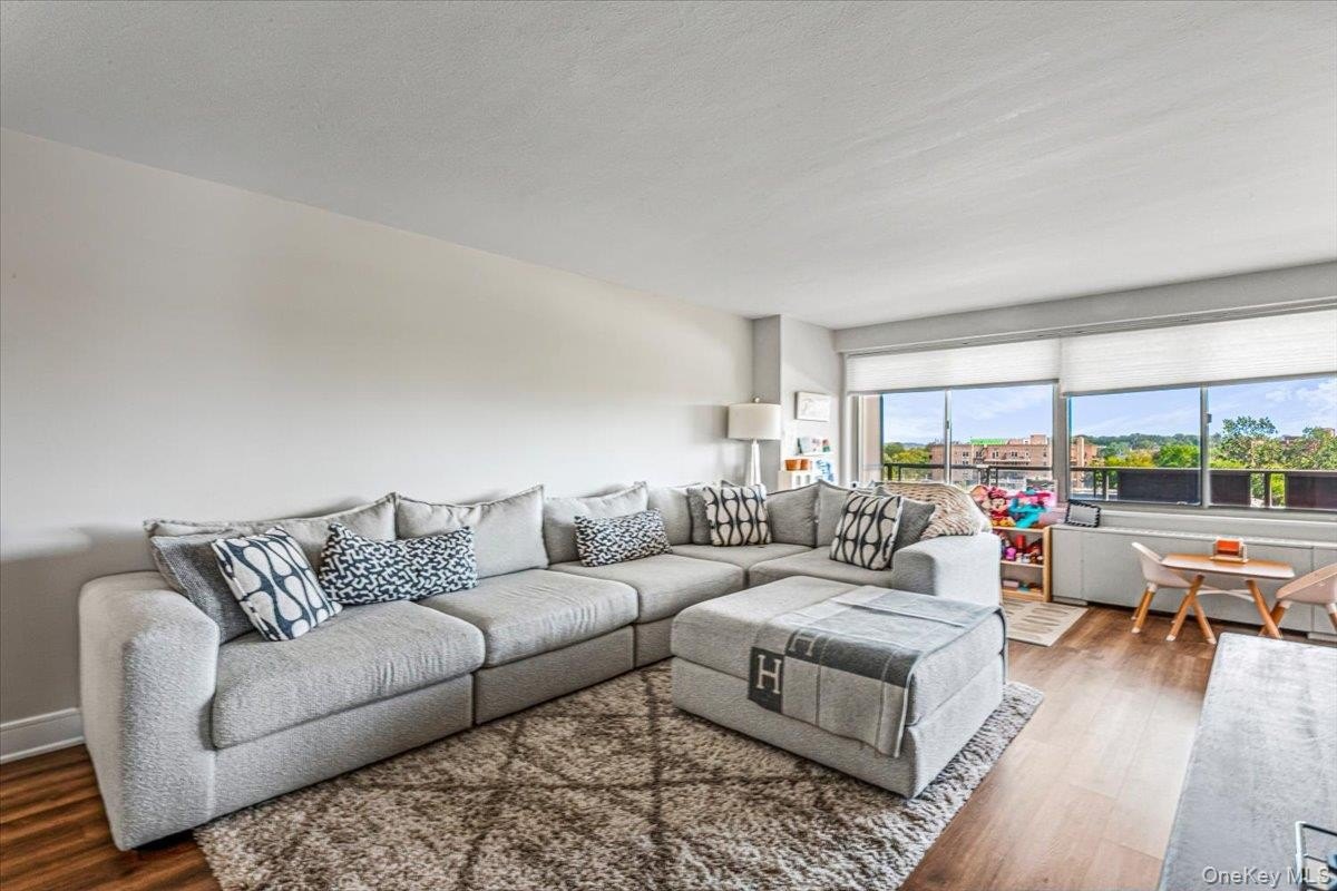 Bayside, New York, 11360, United States, 2 Bedrooms Bedrooms, ,2 BathroomsBathrooms,Residential,For Sale,2049327