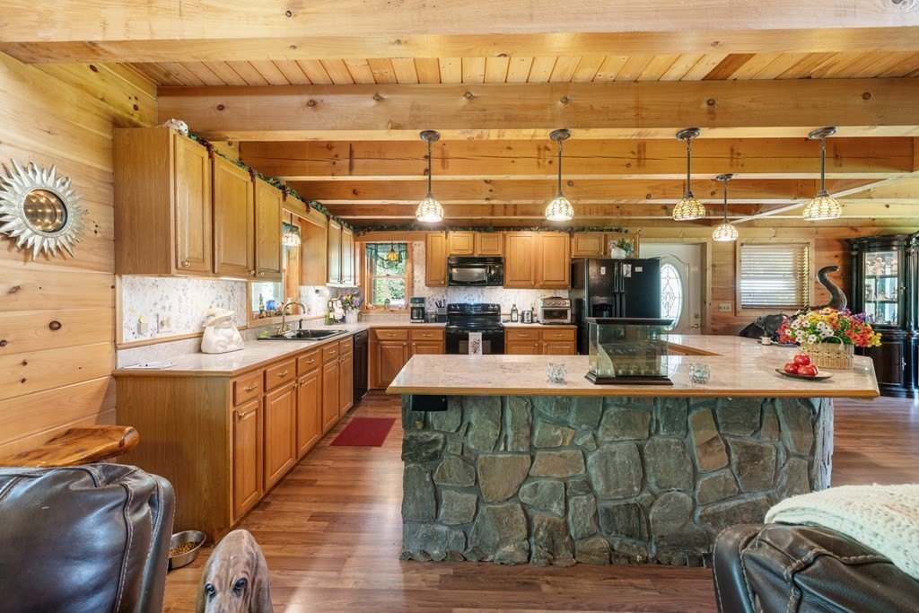 Hayesville, North Carolina, 28904, United States, 3 Bedrooms Bedrooms, ,4 BathroomsBathrooms,Residential,For Sale,1909515