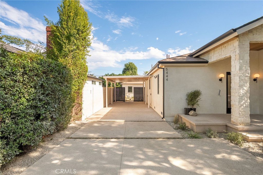 Valley Village, California, 91607, United States, 3 Bedrooms Bedrooms, ,3 BathroomsBathrooms,Residential,For Sale,2002294