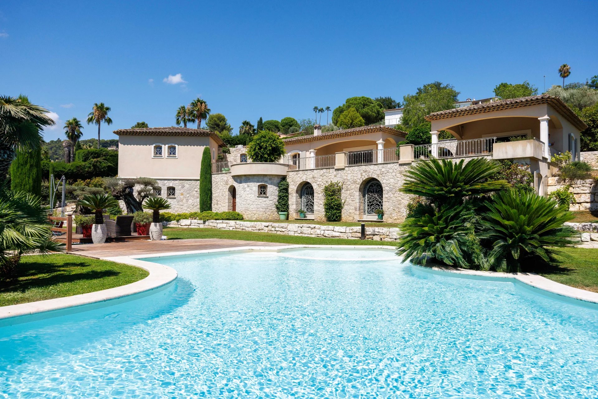 Saint-Paul-de-Vence, Provence-Alpes-Côte d’Azur, 06570, FR, 5 Bedrooms Bedrooms, ,Residential,For Sale,1916847