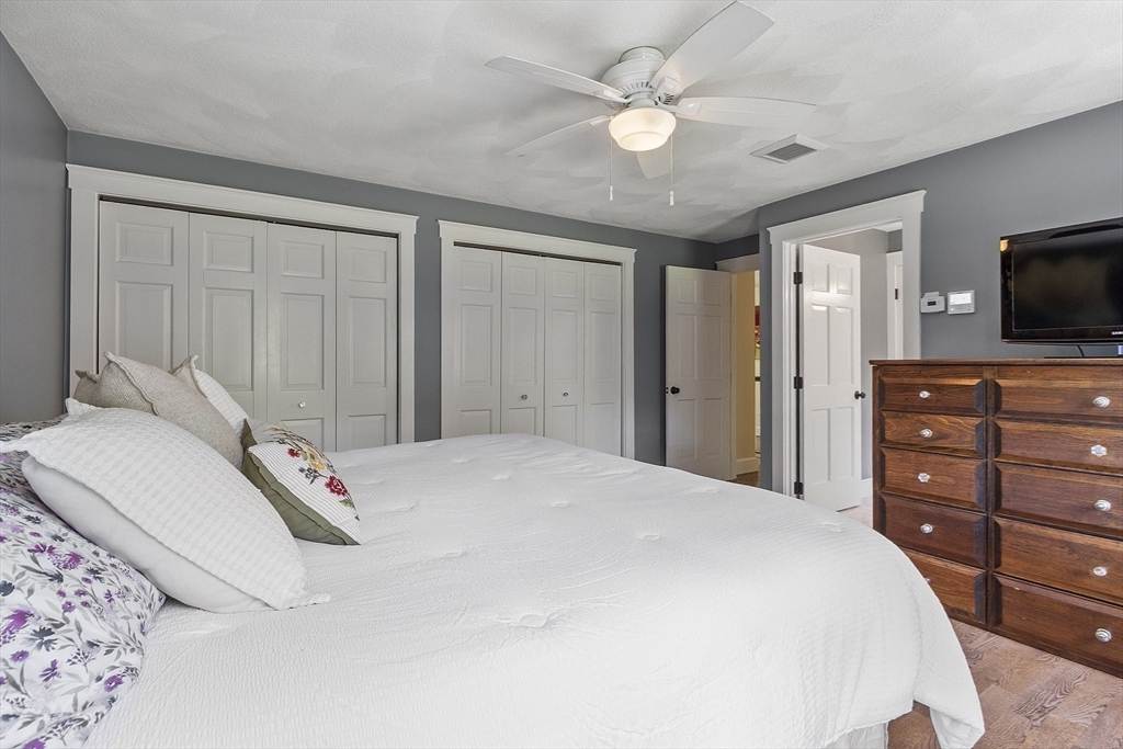 Lunenburg, Massachusetts, 01462, United States, 4 Bedrooms Bedrooms, ,3 BathroomsBathrooms,Residential,For Sale,1885321