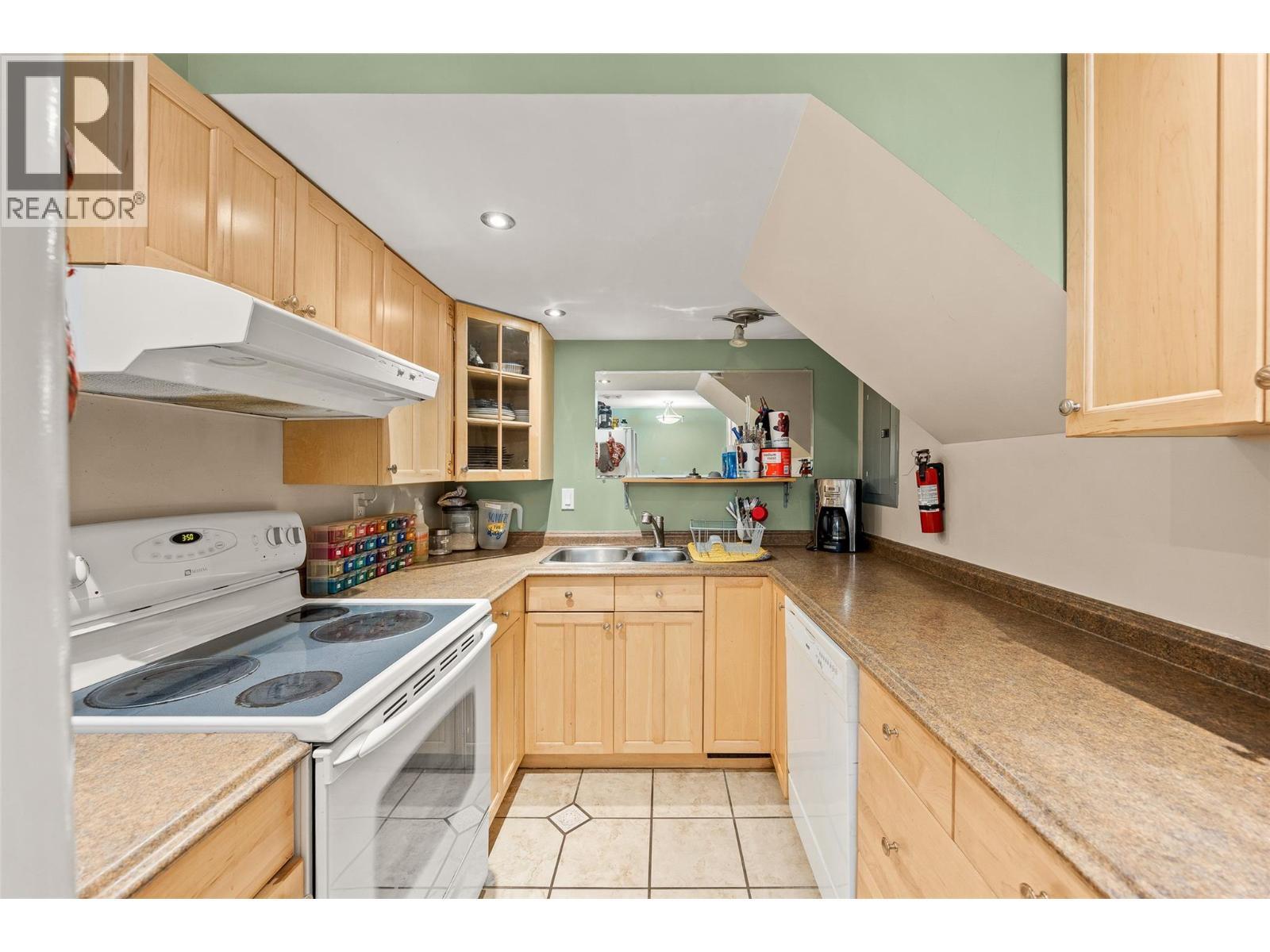 KELOWNA, British Columbia, V1V 1S9, CA, 4 Bedrooms Bedrooms, ,3 BathroomsBathrooms,Residential,For Sale,1895438