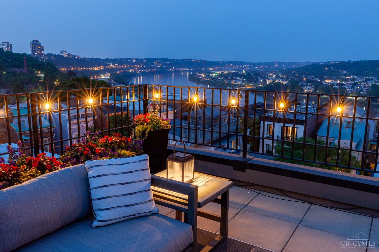 Cincinnati, Ohio, 45202, United States, 3 Bedrooms Bedrooms, ,4 BathroomsBathrooms,Residential,For Sale,1850372
