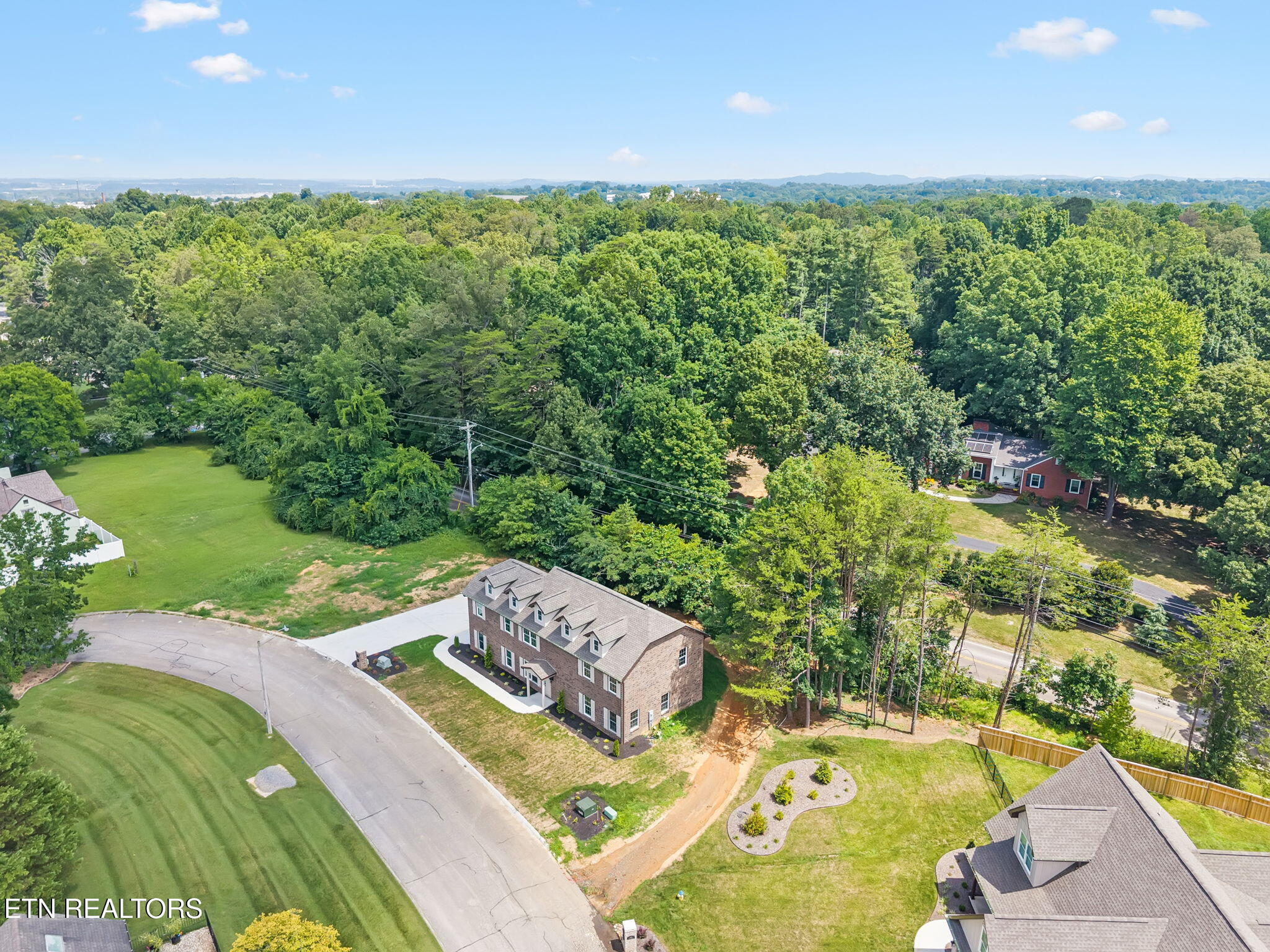 Maryville, Tennessee, 37803, United States, 4 Bedrooms Bedrooms, ,4 BathroomsBathrooms,Residential,For Sale,1874124