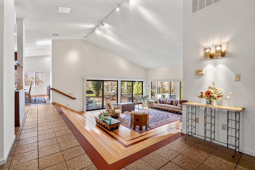 Dartmouth, Massachusetts, 02748, United States, 4 Bedrooms Bedrooms, ,5 BathroomsBathrooms,Residential,For Sale,1804172