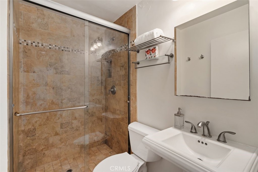 Los Angeles, California, 90025, United States, 2 Bedrooms Bedrooms, ,2 BathroomsBathrooms,Residential,For Sale,1912181