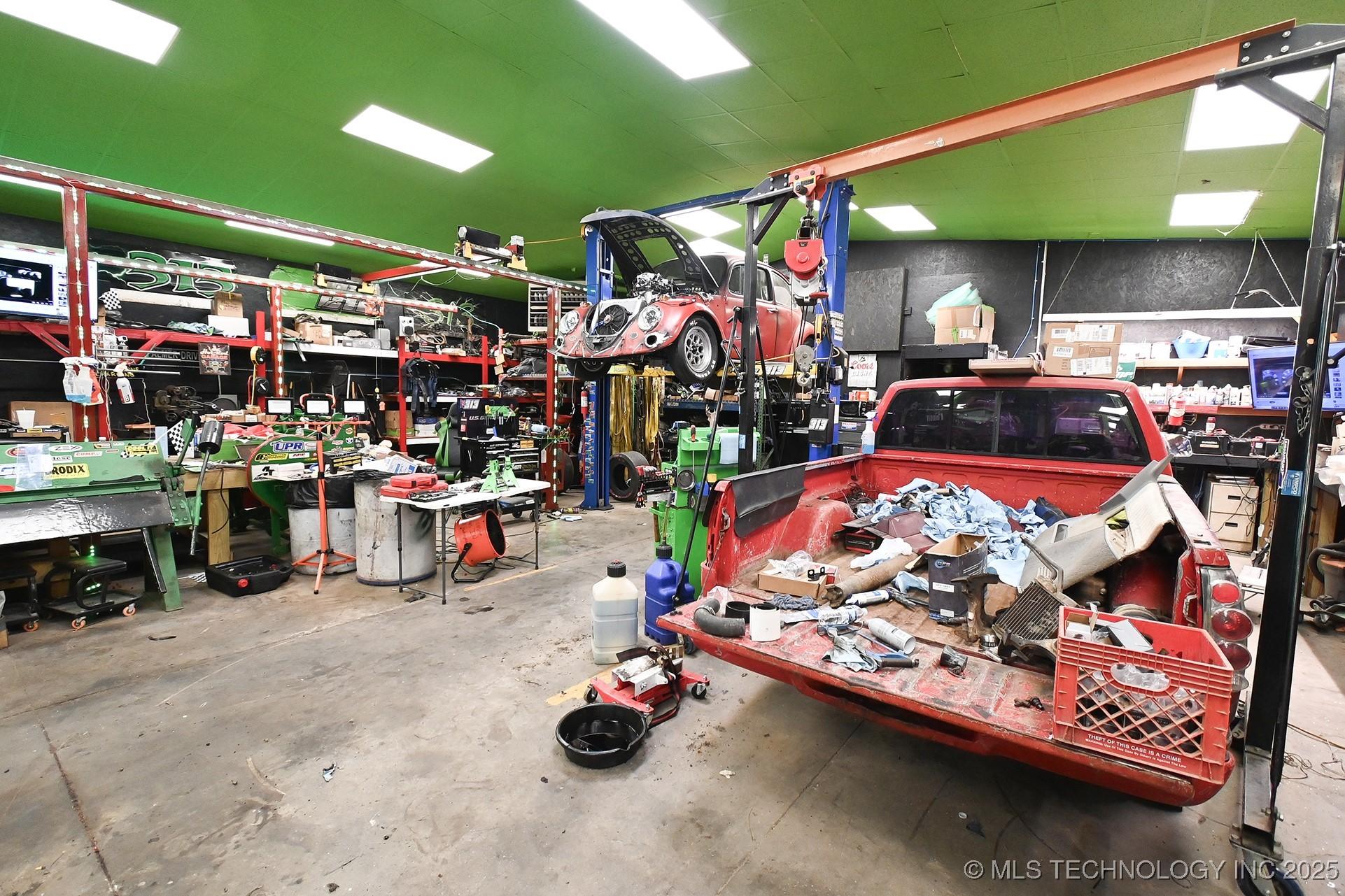 Sallisaw, Oklahoma, 74955, United States, 3 Bedrooms Bedrooms, ,3 BathroomsBathrooms,Residential,For Sale,1977994