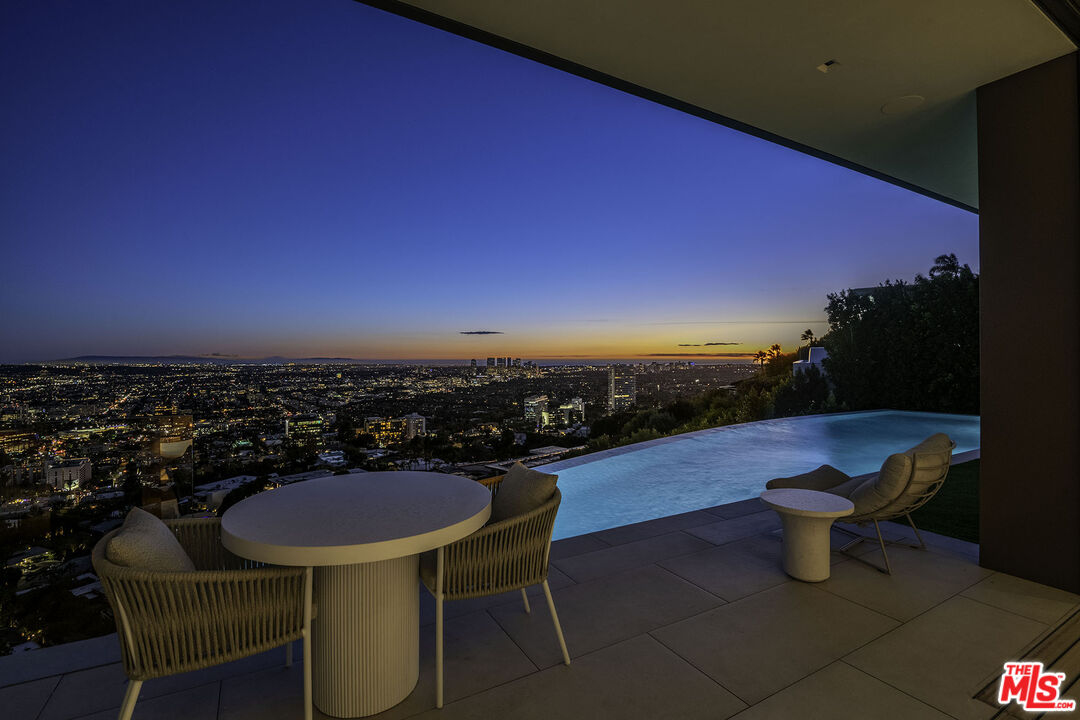 Los Angeles, California, 90069, United States, 7 Bedrooms Bedrooms, ,9 BathroomsBathrooms,Residential,For Sale,1925200