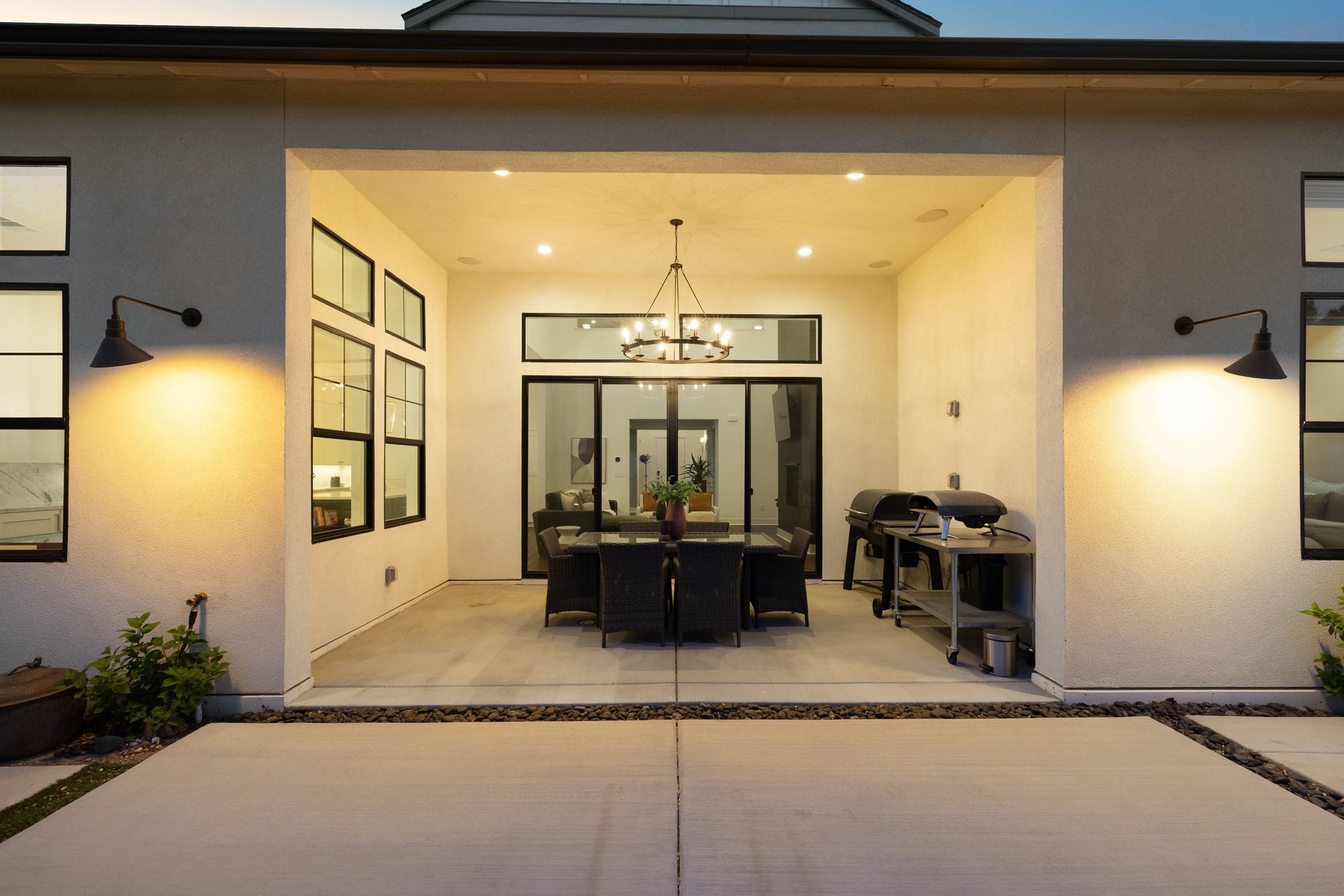  Custom 5-Bedroom Home on a Premium Lot in Rancharrah - 物件實景
