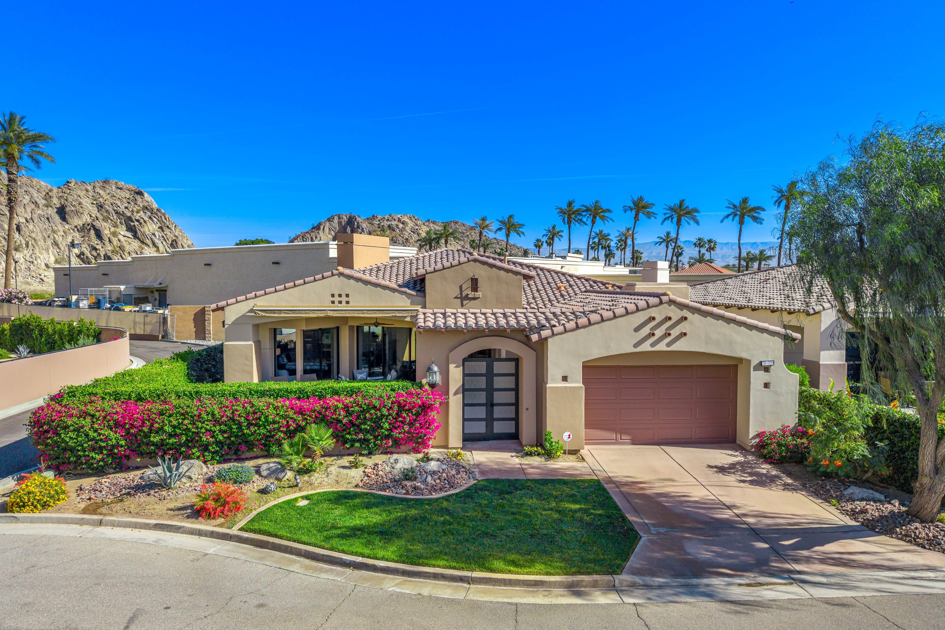  South Facing Gated La Quinta Pool Home - 物件實景