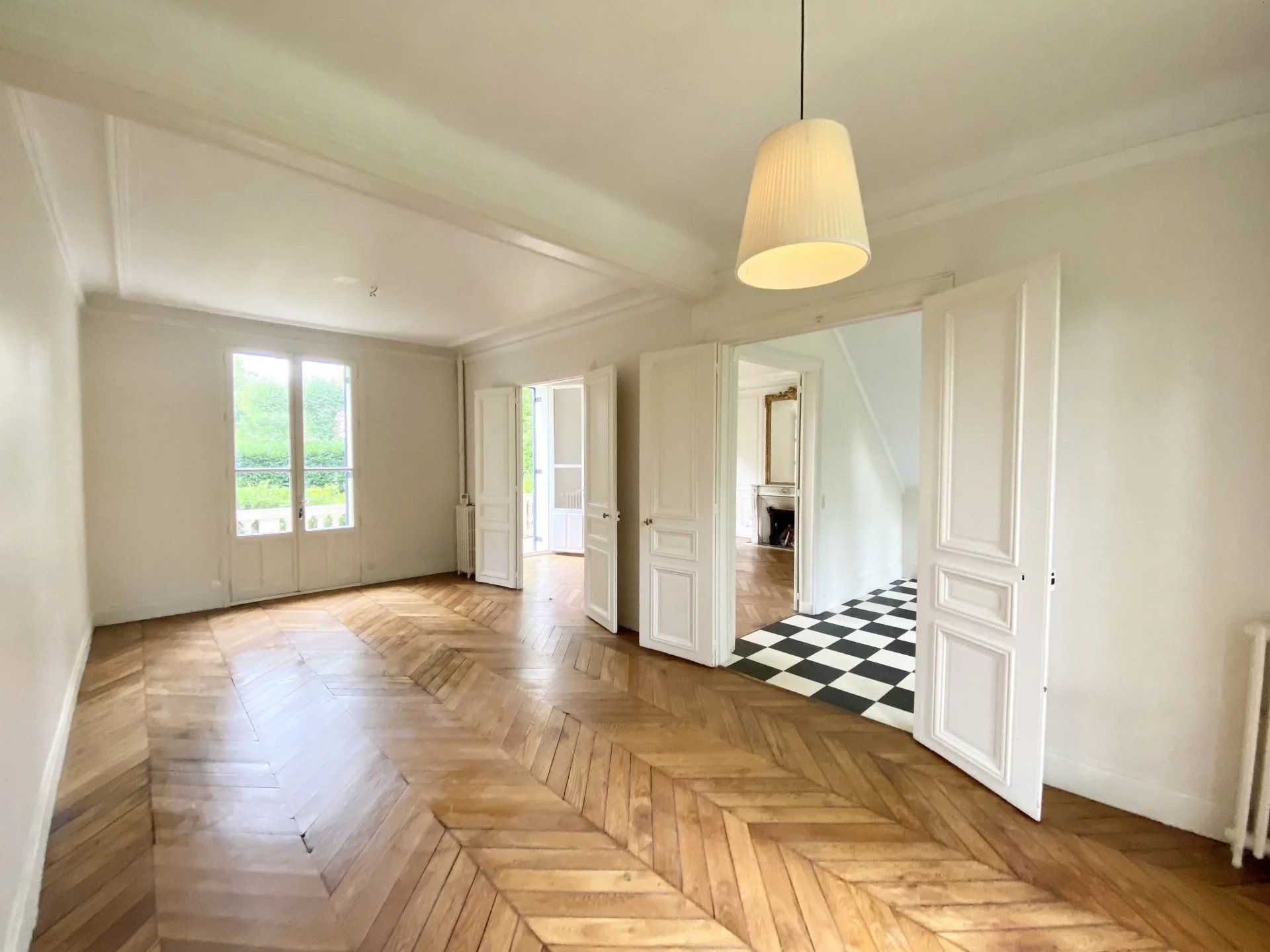 Le Vésinet, Île-de-France, 78110, FR, 5 Bedrooms Bedrooms, ,5 BathroomsBathrooms,Residential,For Sale,1994583