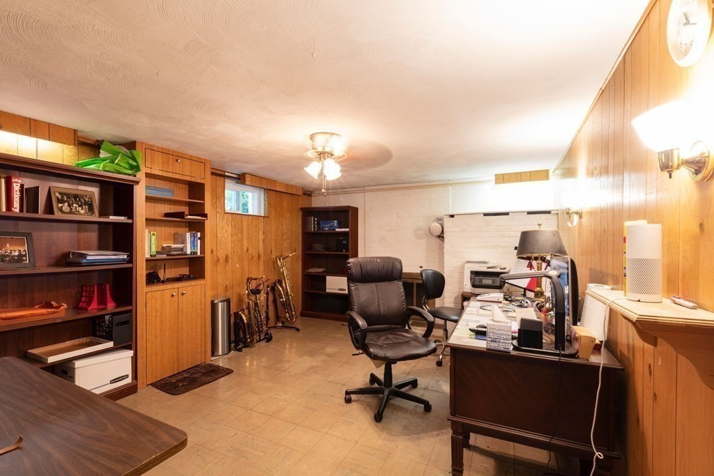 Waltham, Massachusetts, 02451, United States, 3 Bedrooms Bedrooms, ,2 BathroomsBathrooms,Residential,For Sale,1937304