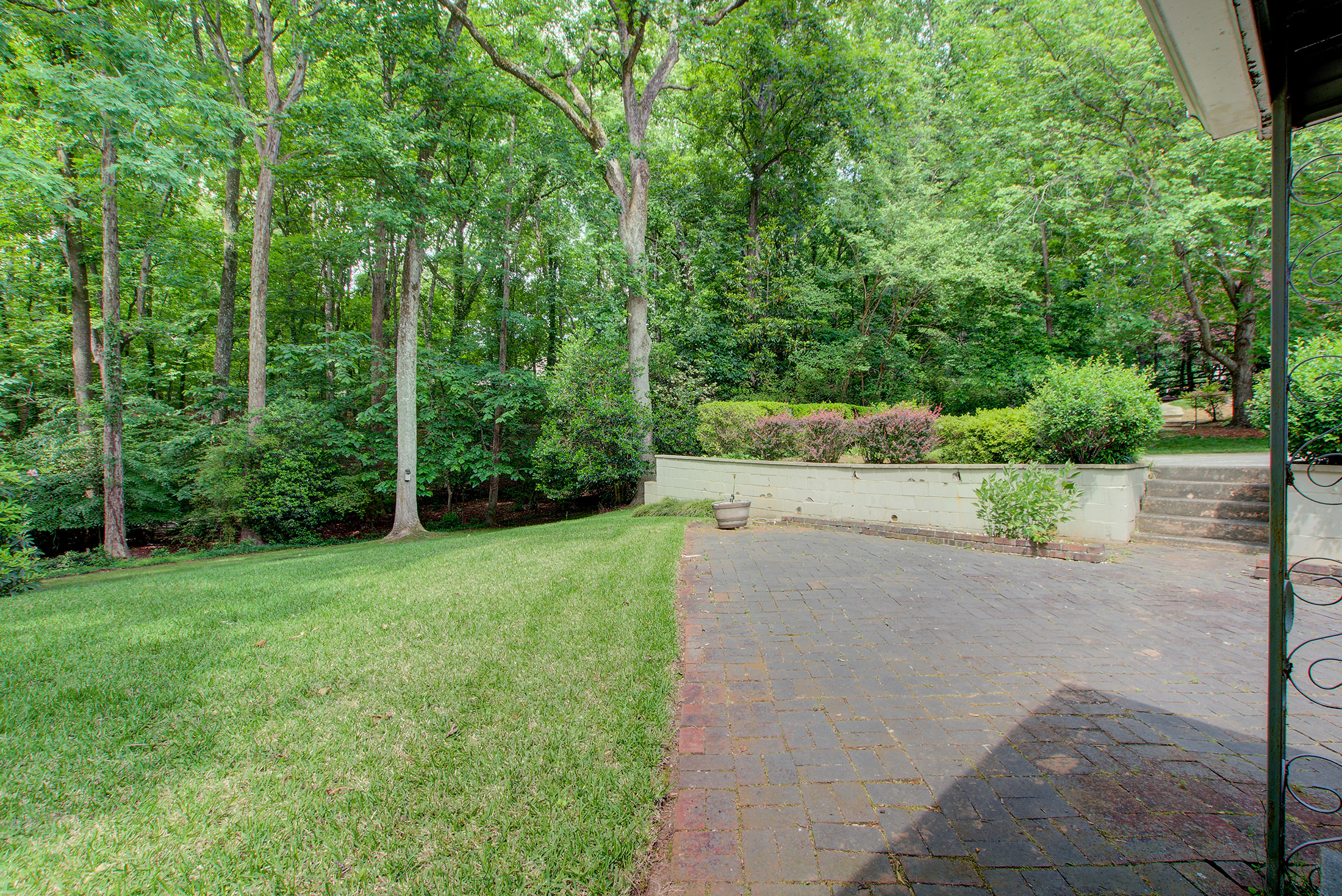  Mid-Century Modern Home on a Beautifully Landscaped Private Lot - 物件實景