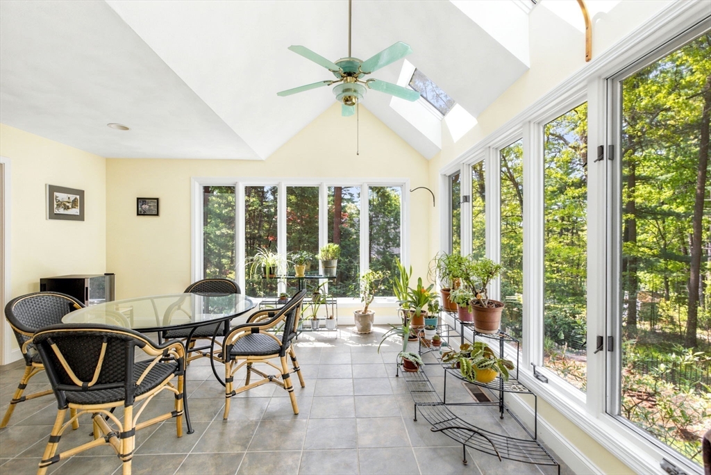 Middleton, Massachusetts, 01949, United States, 4 Bedrooms Bedrooms, ,3 BathroomsBathrooms,Residential,For Sale,2048371