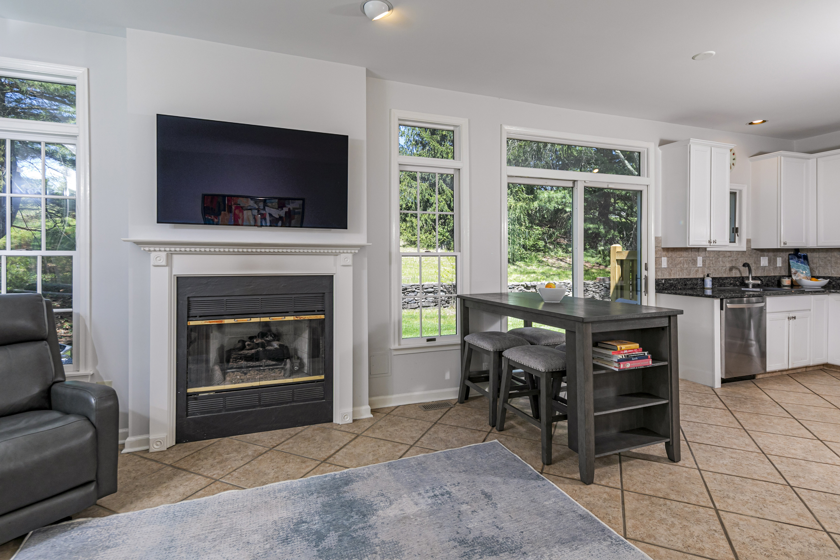  Largest End-Unit in Washington Oaks with Serene Views and Upgrades Galore - 物件實景