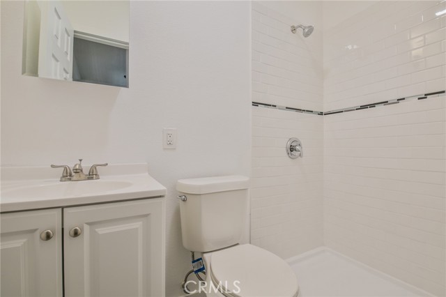 Los Angeles, California, 90001, United States, 4 Bedrooms Bedrooms, ,Residential,For Sale,1928071