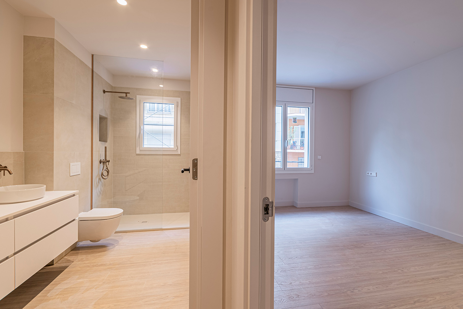 Fantastic renovated flat with large garden at the living room level - 物件實景