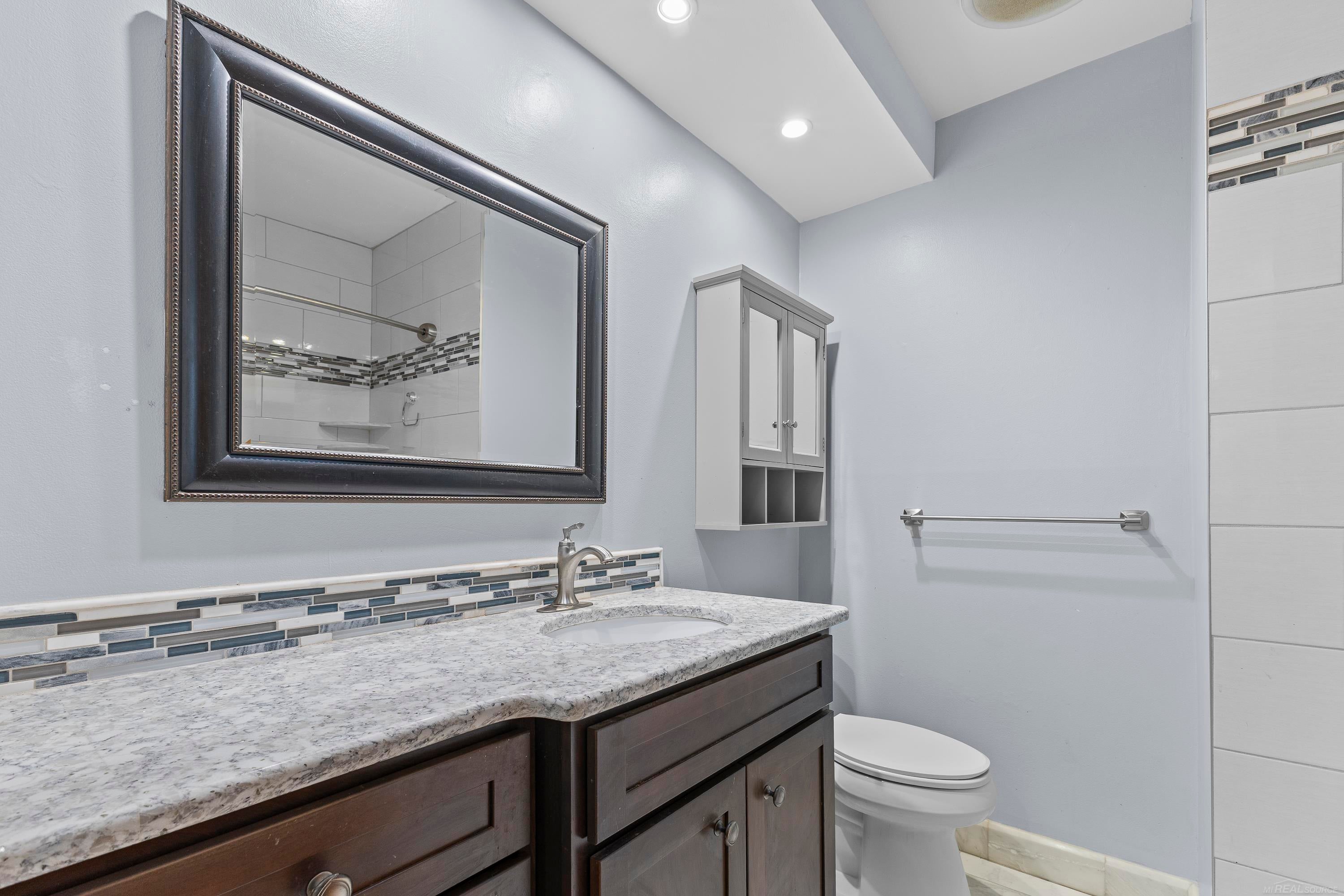 Harrison Twp, Michigan, 48045, United States, 3 Bedrooms Bedrooms, ,2 BathroomsBathrooms,Residential,For Sale,2005468