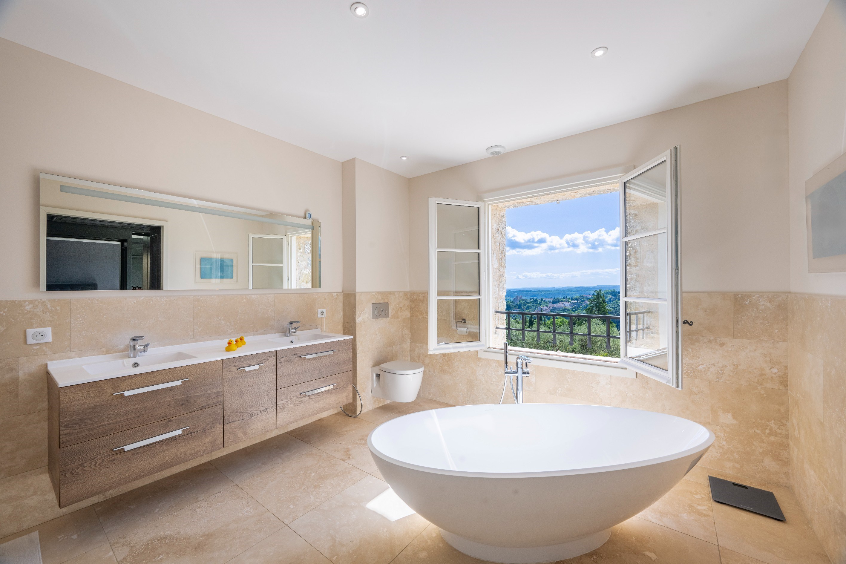  Exquisite stone bastide with panoramic views near Terre Blanche golf in Tourret… - 物件實景