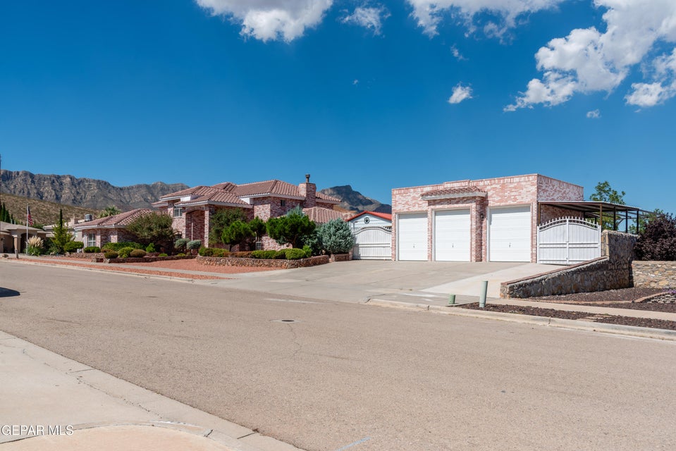 El Paso, Texas, 79934, United States, 4 Bedrooms Bedrooms, ,4 BathroomsBathrooms,Residential,For Sale,1978483