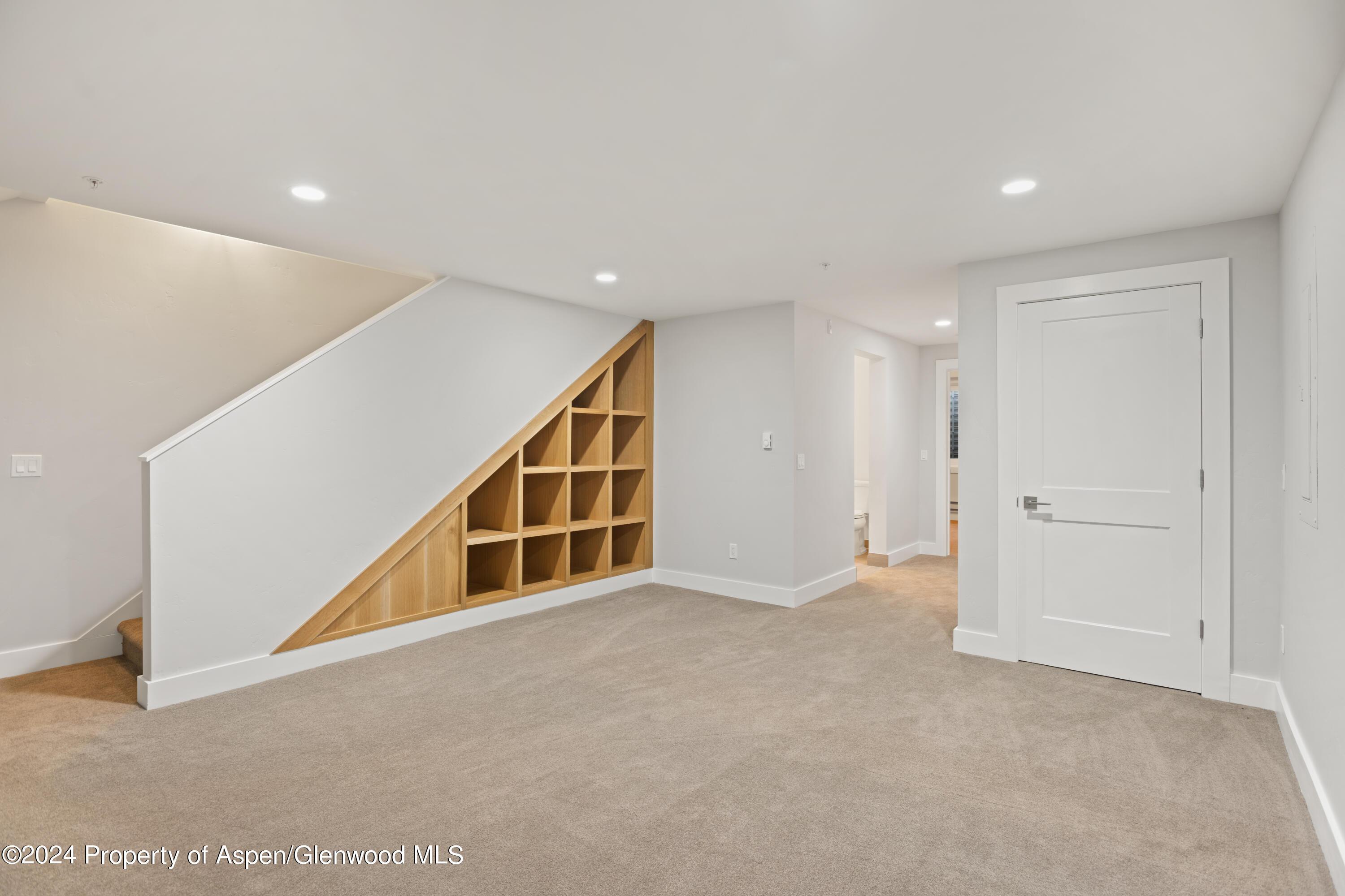 Glenwood Springs, Colorado, 81601, United States, 4 Bedrooms Bedrooms, ,4 BathroomsBathrooms,Residential,For Sale,1898816